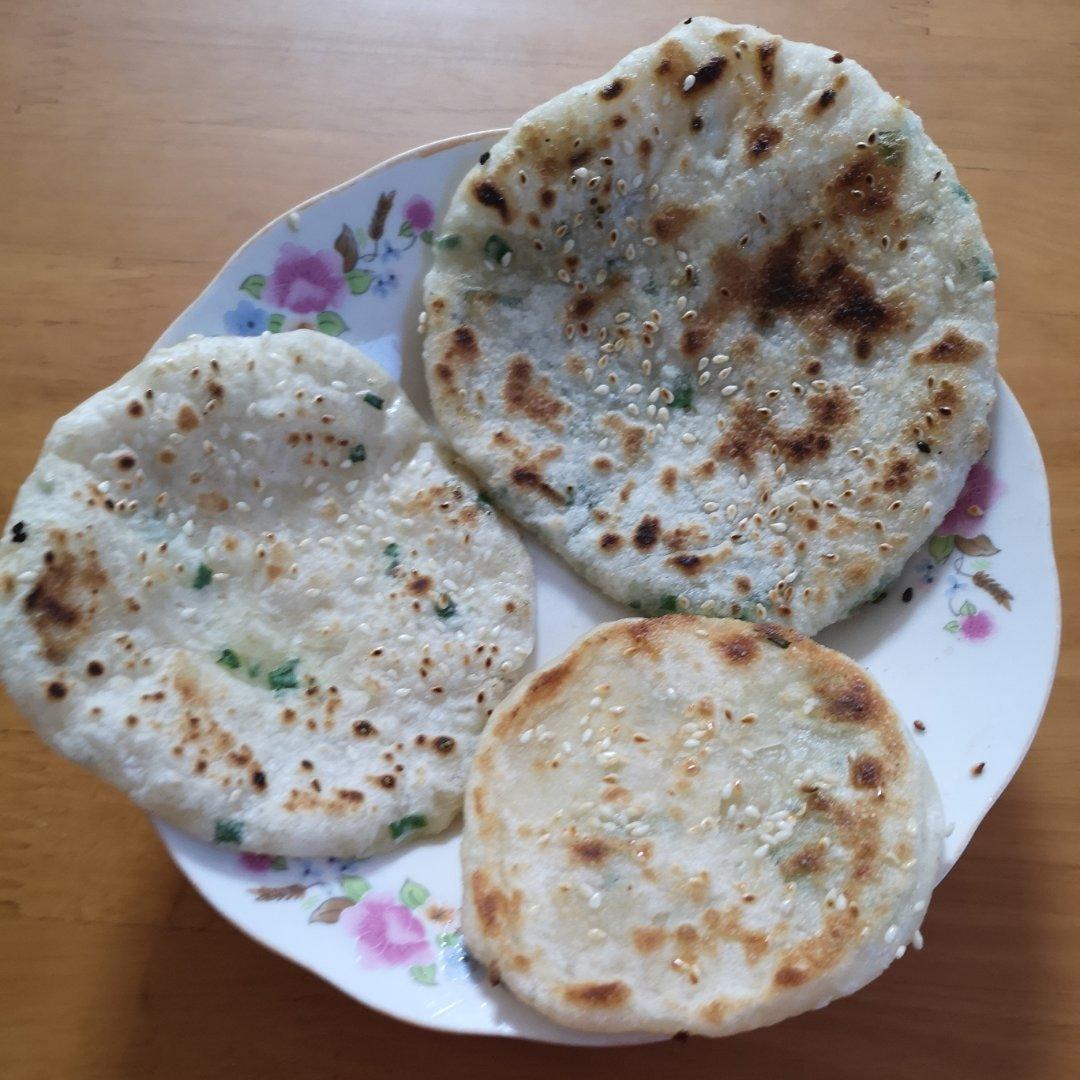葱花大饼、蓬松柔软又简单的大葱烙饼
