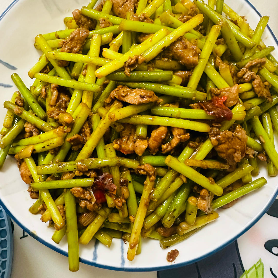 简单易做的下饭菜－蒜苔炒肉