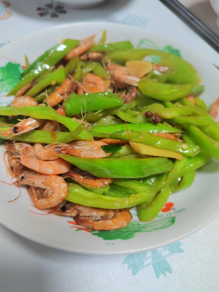 青椒炒河虾的做法