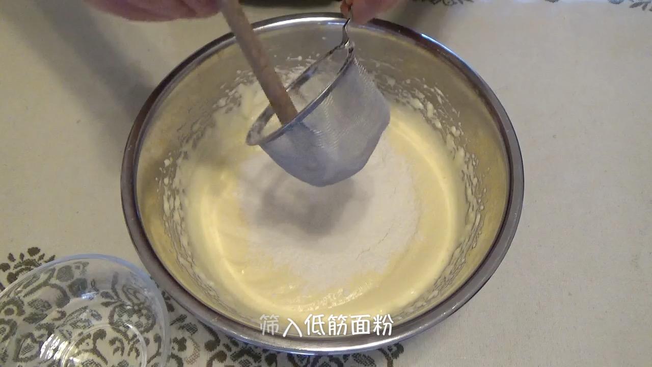 开心果椰浆 慕斯蛋糕（视频菜谱）的做法 步骤4
