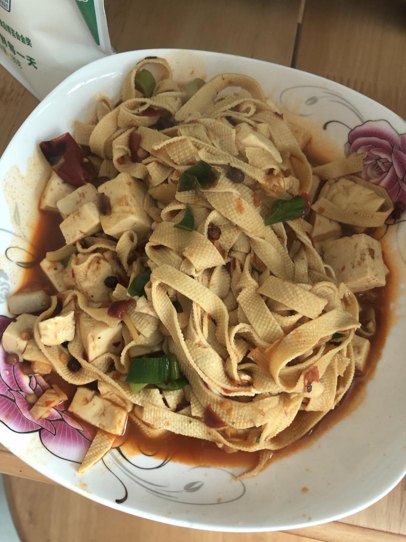 一分钟学会懒人版香辣豆腐皮