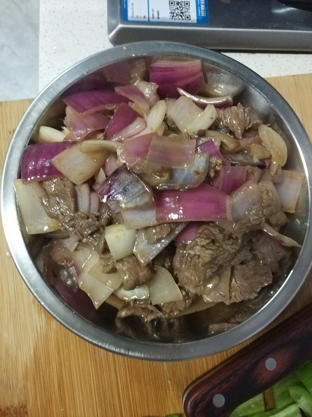 孜然洋葱炒牛肉粒