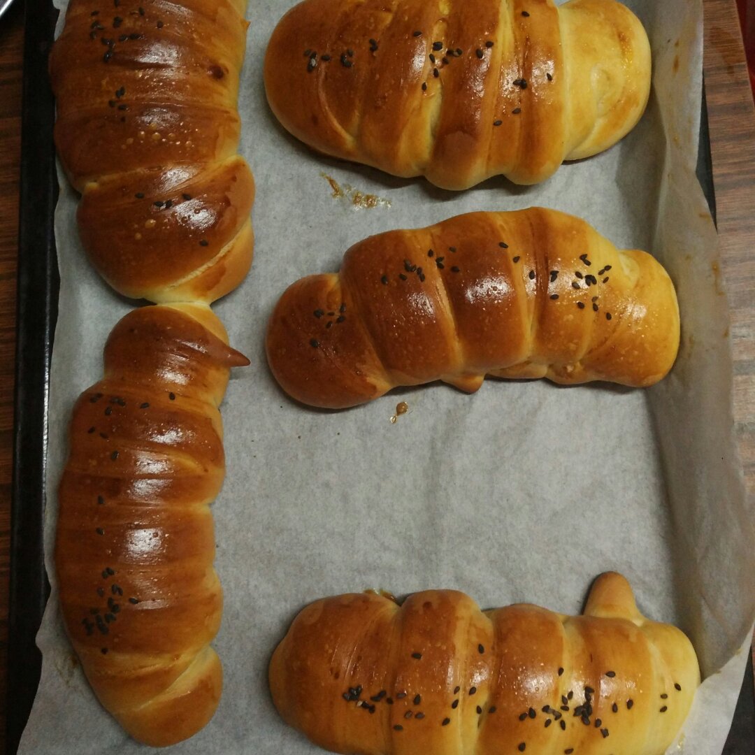 毛毛虫肉松面包