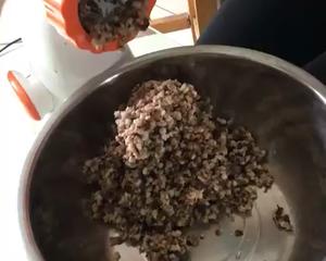 独家秘制香菇牛肉酱的做法 步骤3