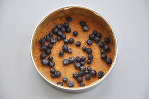 Kiri奶油芝士食谱——蓝莓重芝士蛋糕的做法 步骤4