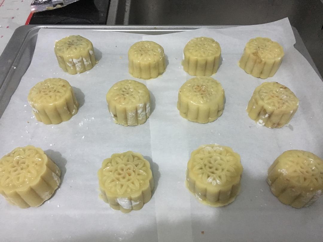 广式月饼－－蛋黄豆沙月饼