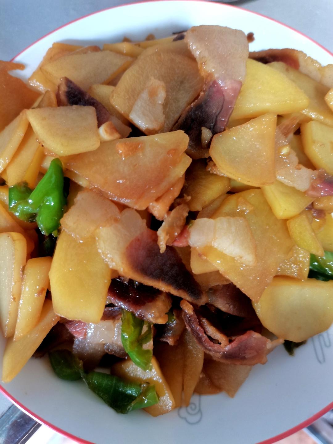 腊肉炒土豆片