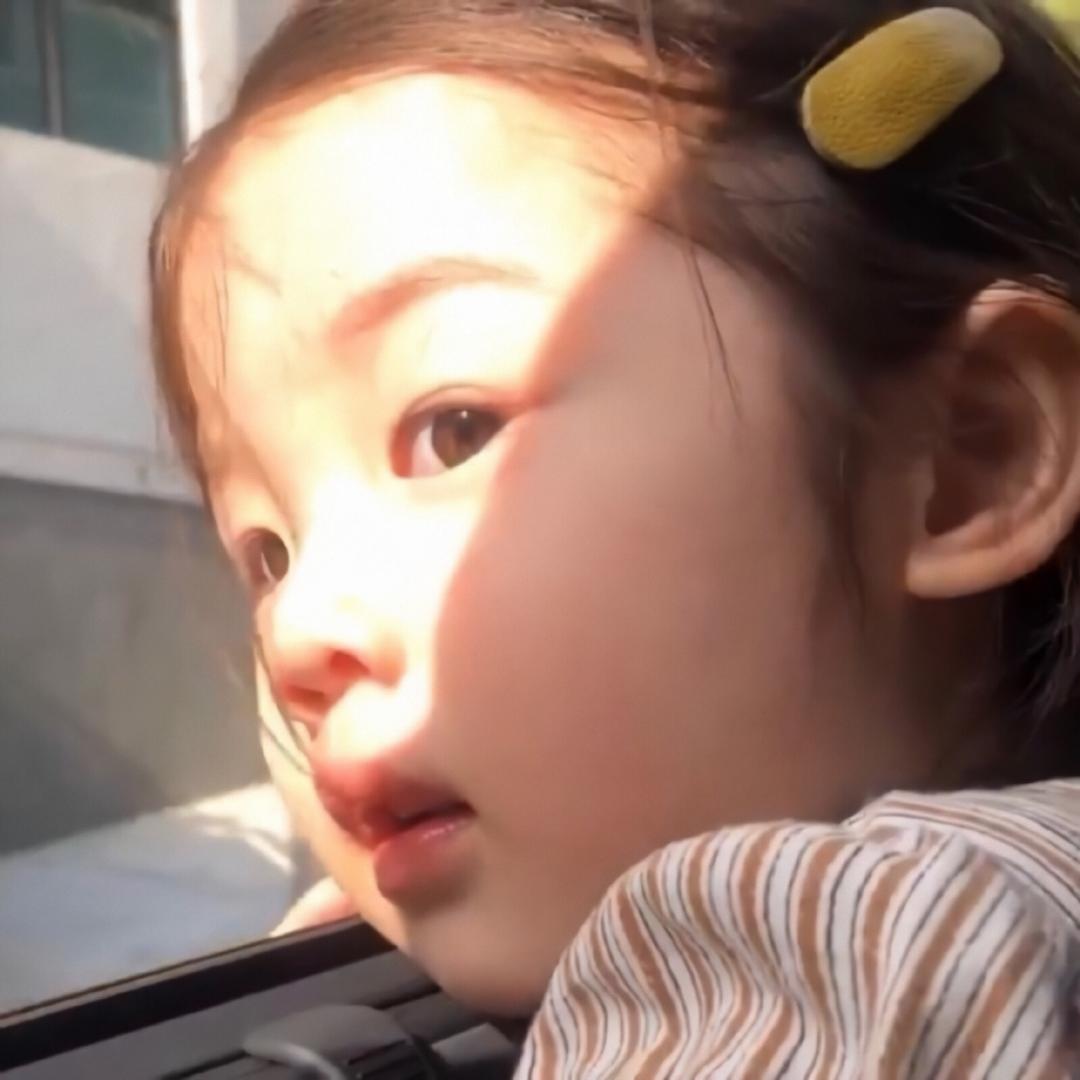 面包脑袋小梅子