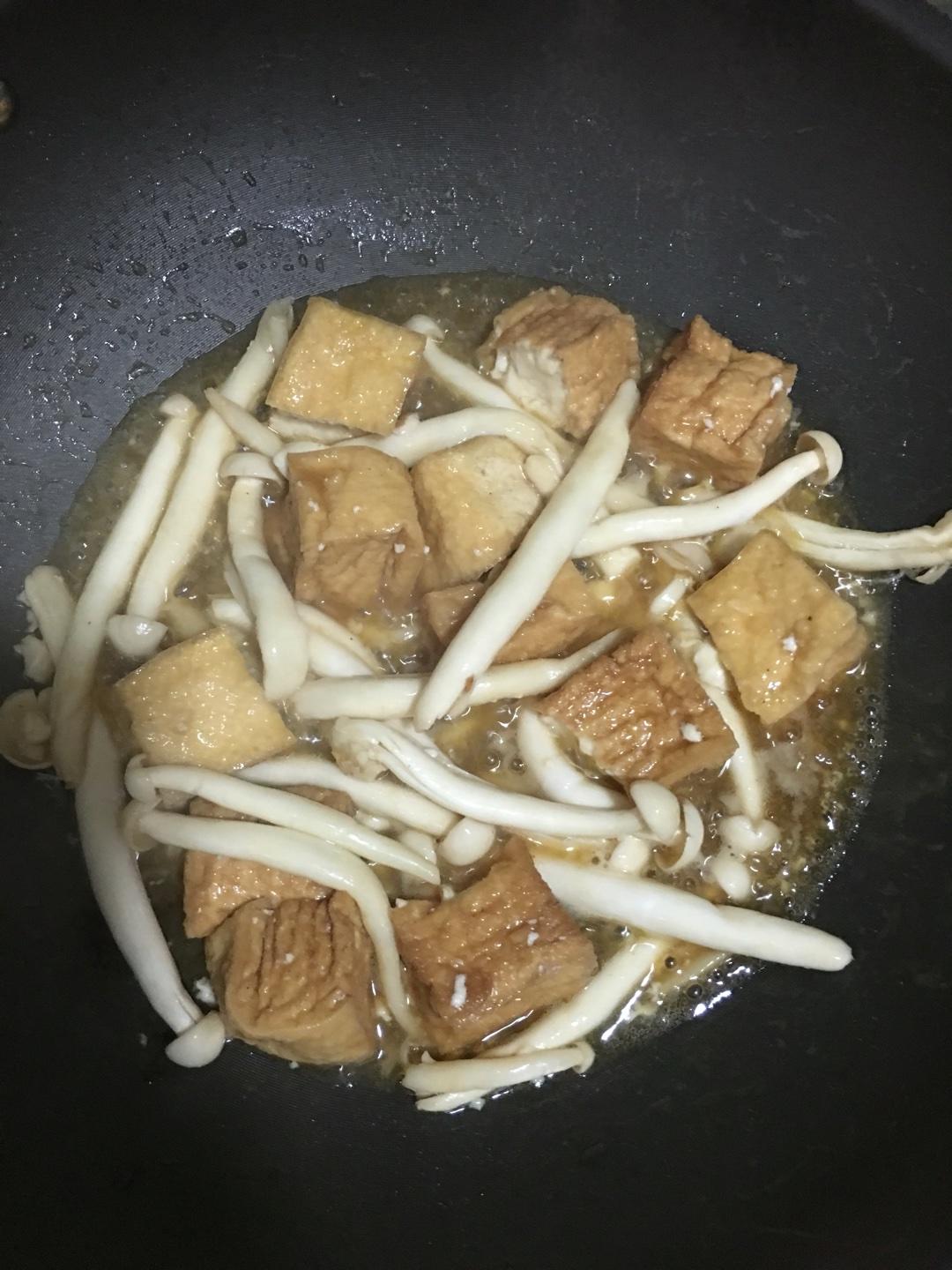 海鲜菇炆炸豆腐