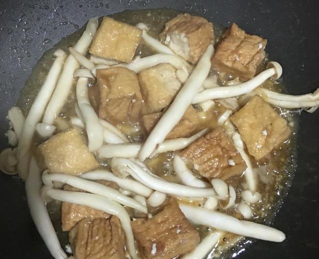 海鲜菇炆炸豆腐