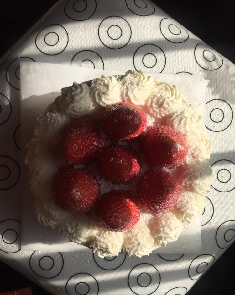 草莓奶油蛋糕/基础戚风胚，徒手脱模剖片及抹面挤花/「戚风及其衍生」烘焙视频蛋糕篇1