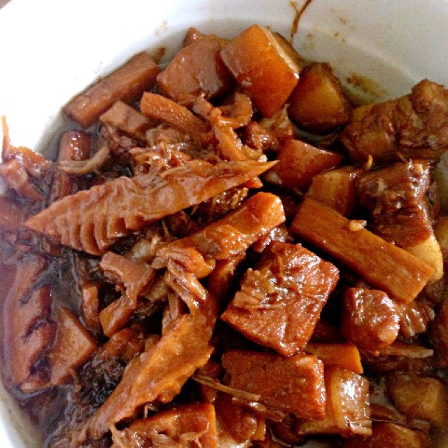 小猫咪喵喵叫微博做的笋干烧肉