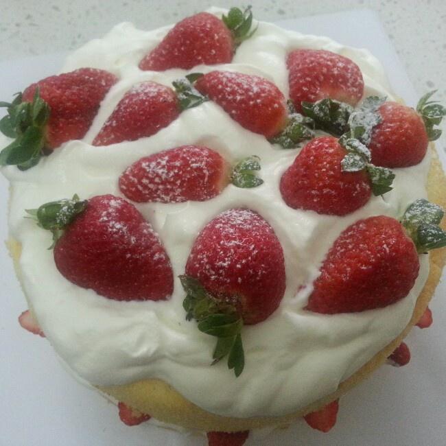 淡奶油草莓蛋糕