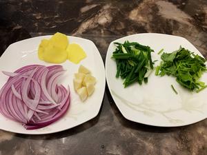 蒜蓉酱砂锅焗鲈鱼-零失败的快手菜的做法 步骤3