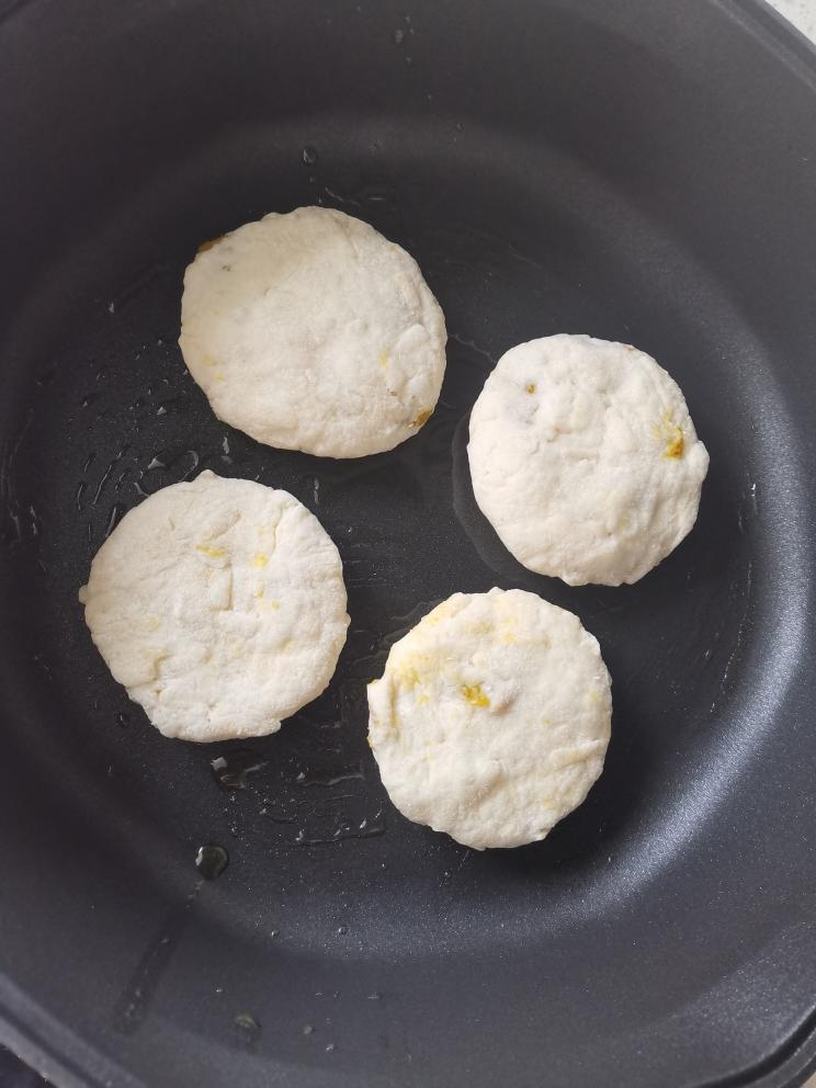 宝宝辅食～苹果山药南瓜拉丝饼的做法 步骤6