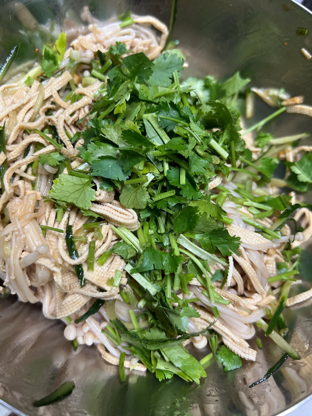 开胃的黄瓜丝拌干豆腐