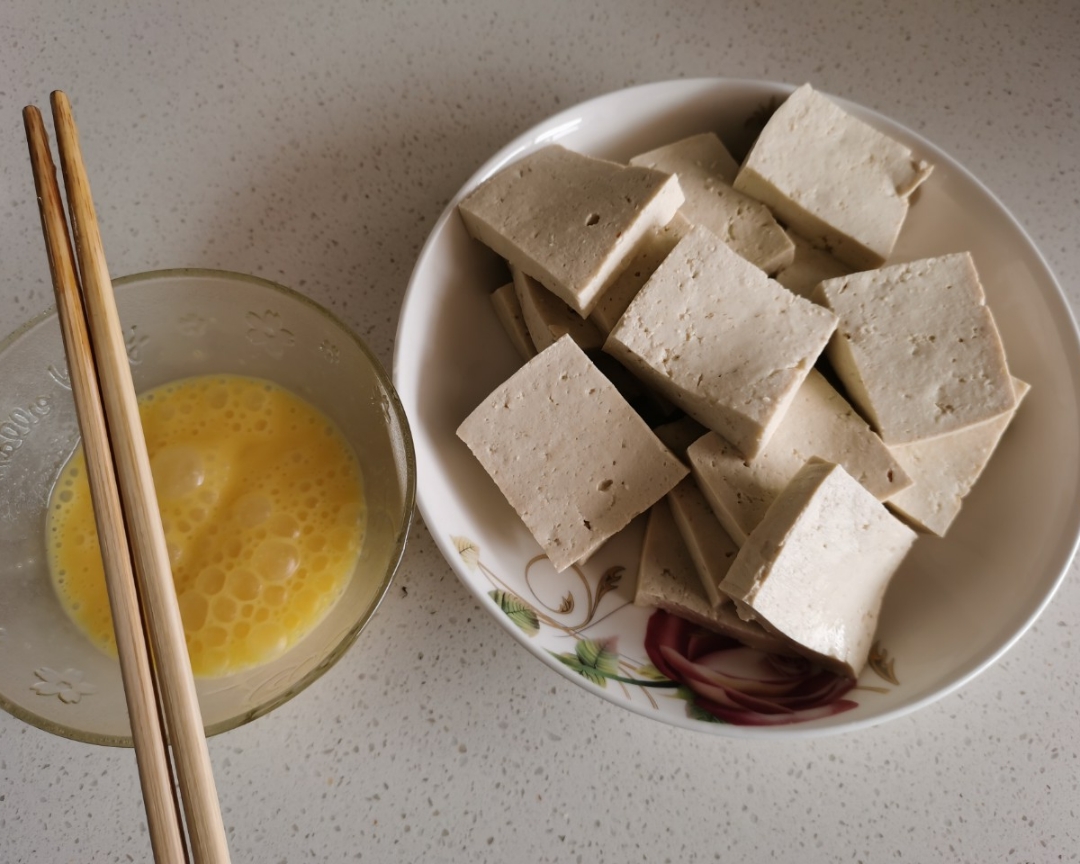 懒人简单易学的酱烧豆腐的做法 步骤2