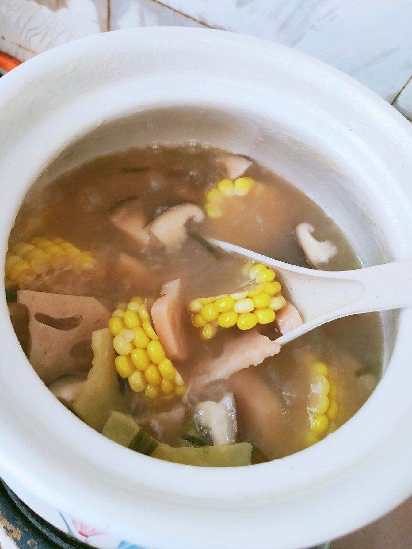 香菇玉米素蔬养生汤 没难度