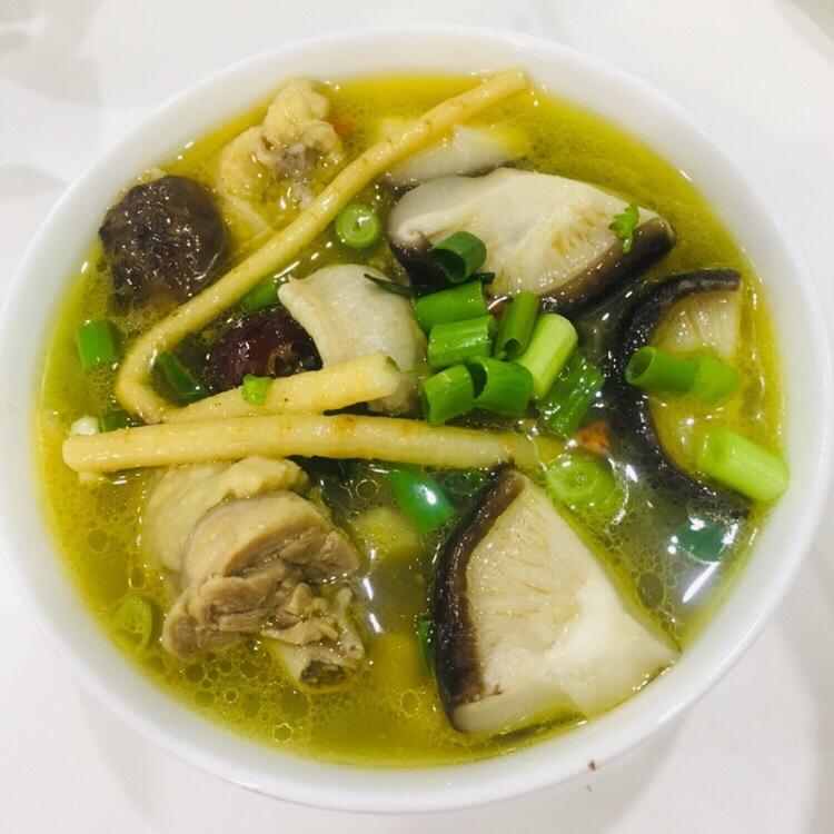 香菇炖鸡汤