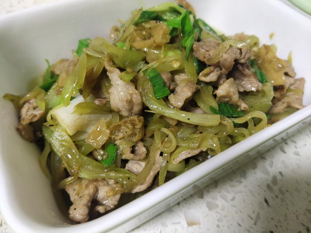 白辣椒莴笋炒肉的做法