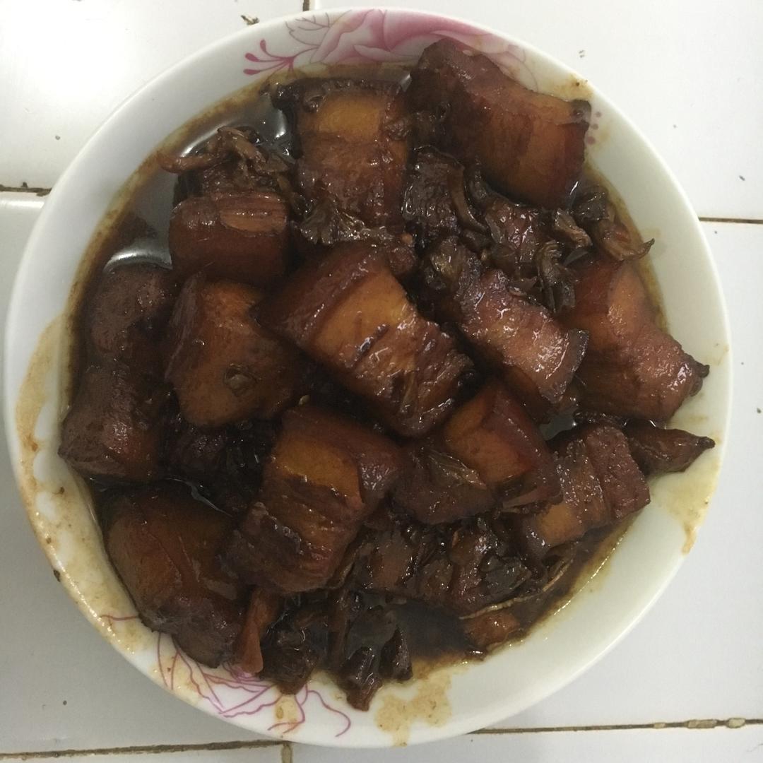 吃着碗里望着锅里的红烧肉