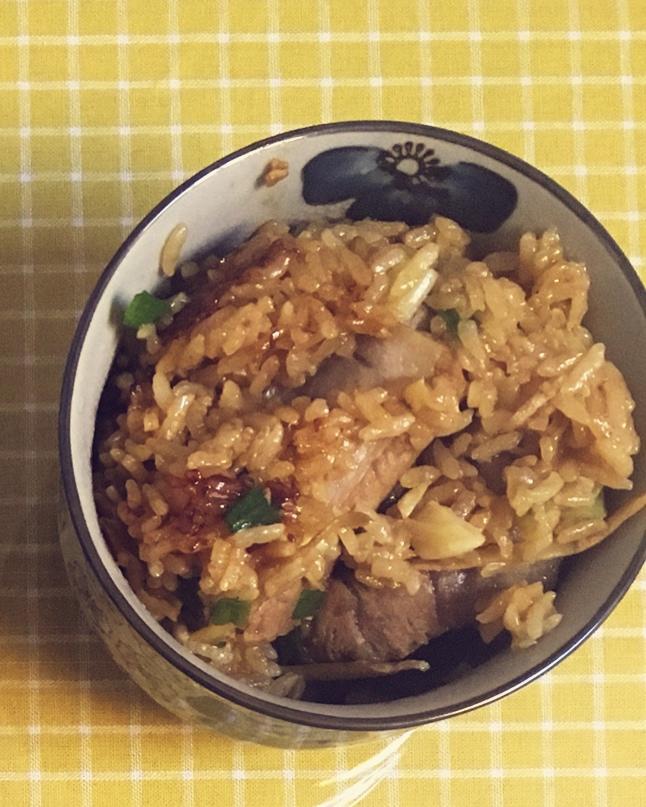 喷香排骨焖饭（爆好吃）