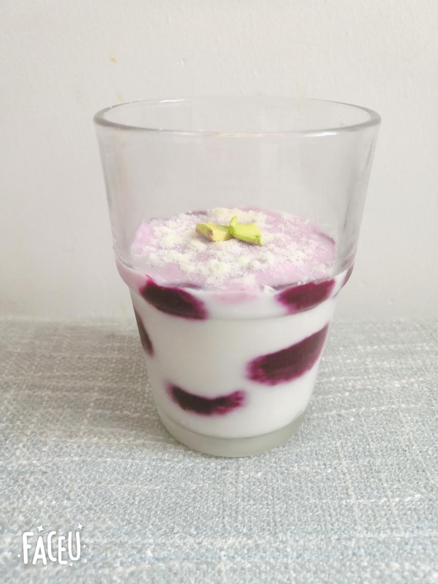 开心蓝莓酸奶杯