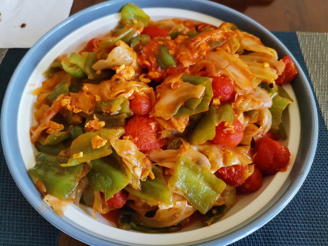 家常素三鲜西红柿包菜青椒