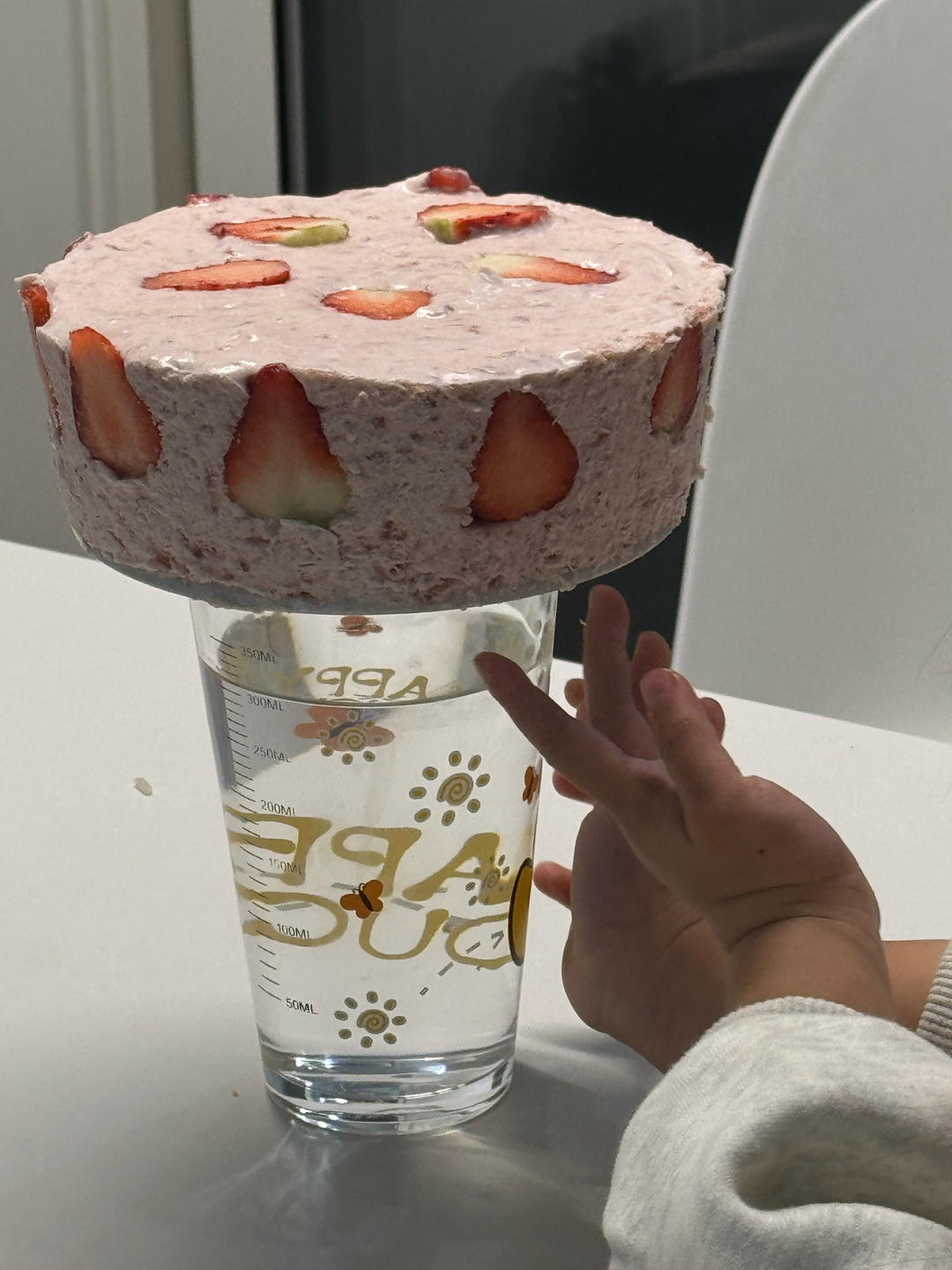 6寸草莓慕斯蛋糕