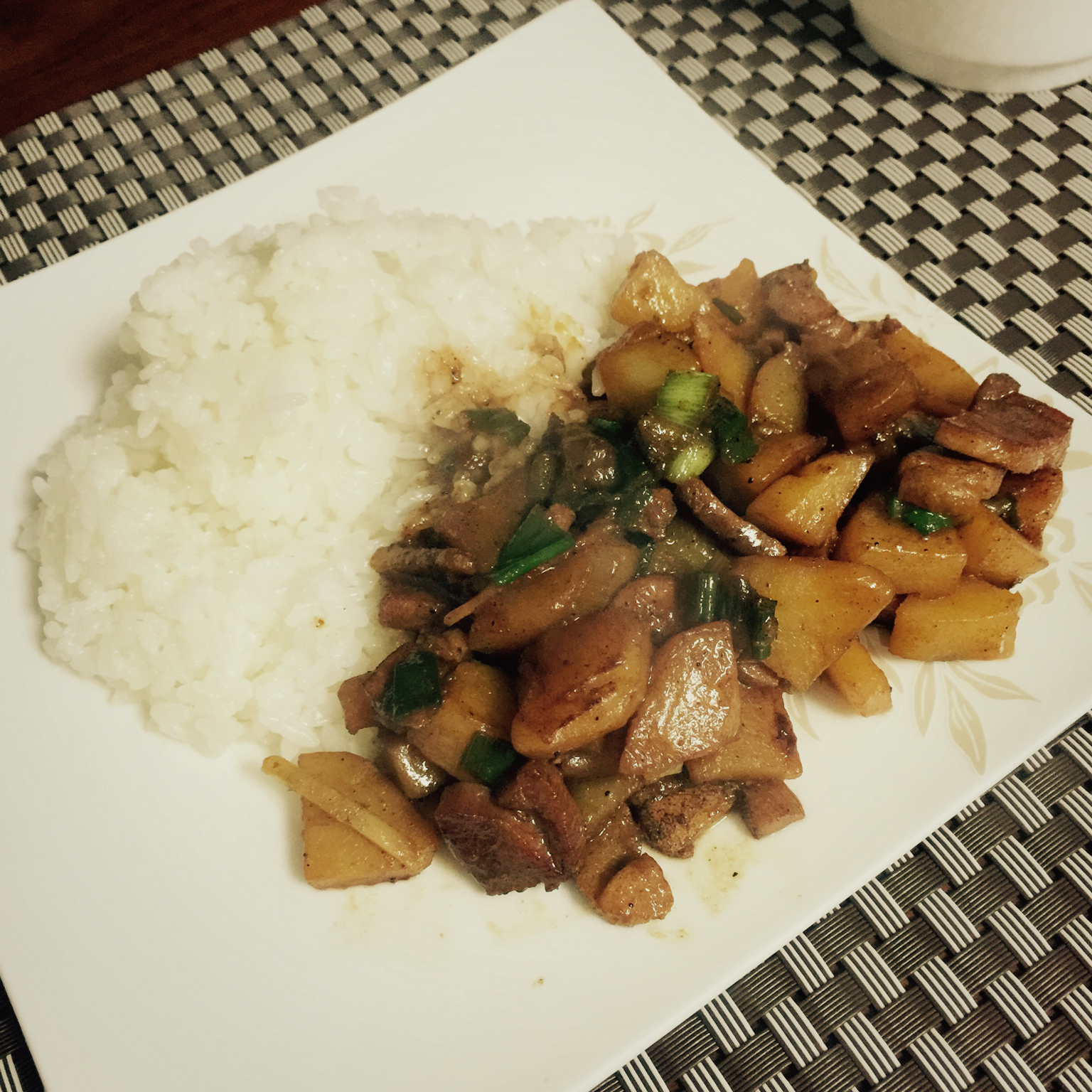 干锅土豆鸡肉