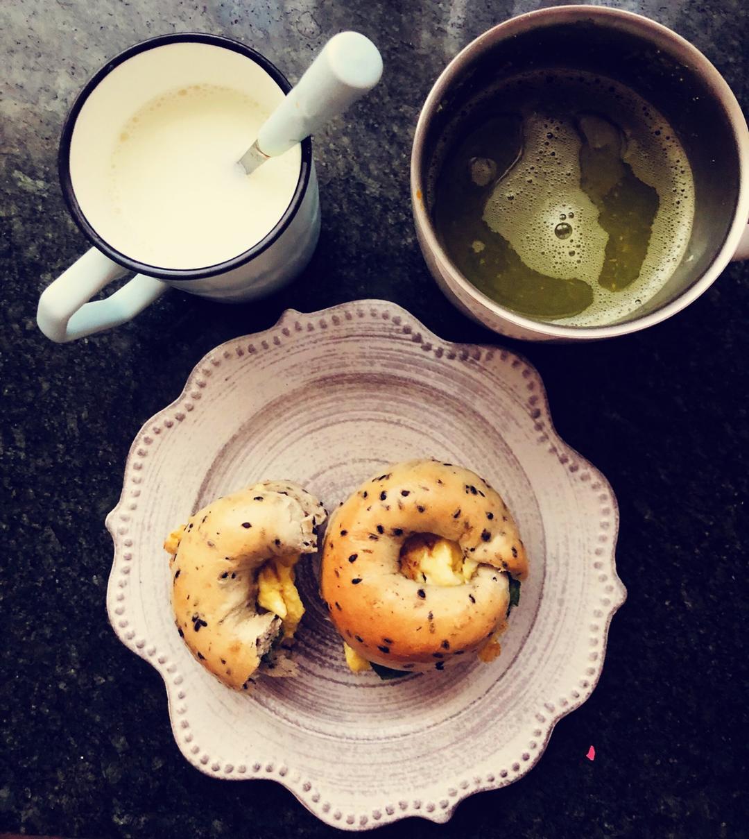 黑芝麻全麦贝果