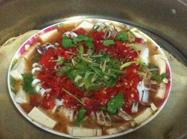 鲜鱿蒸豆腐