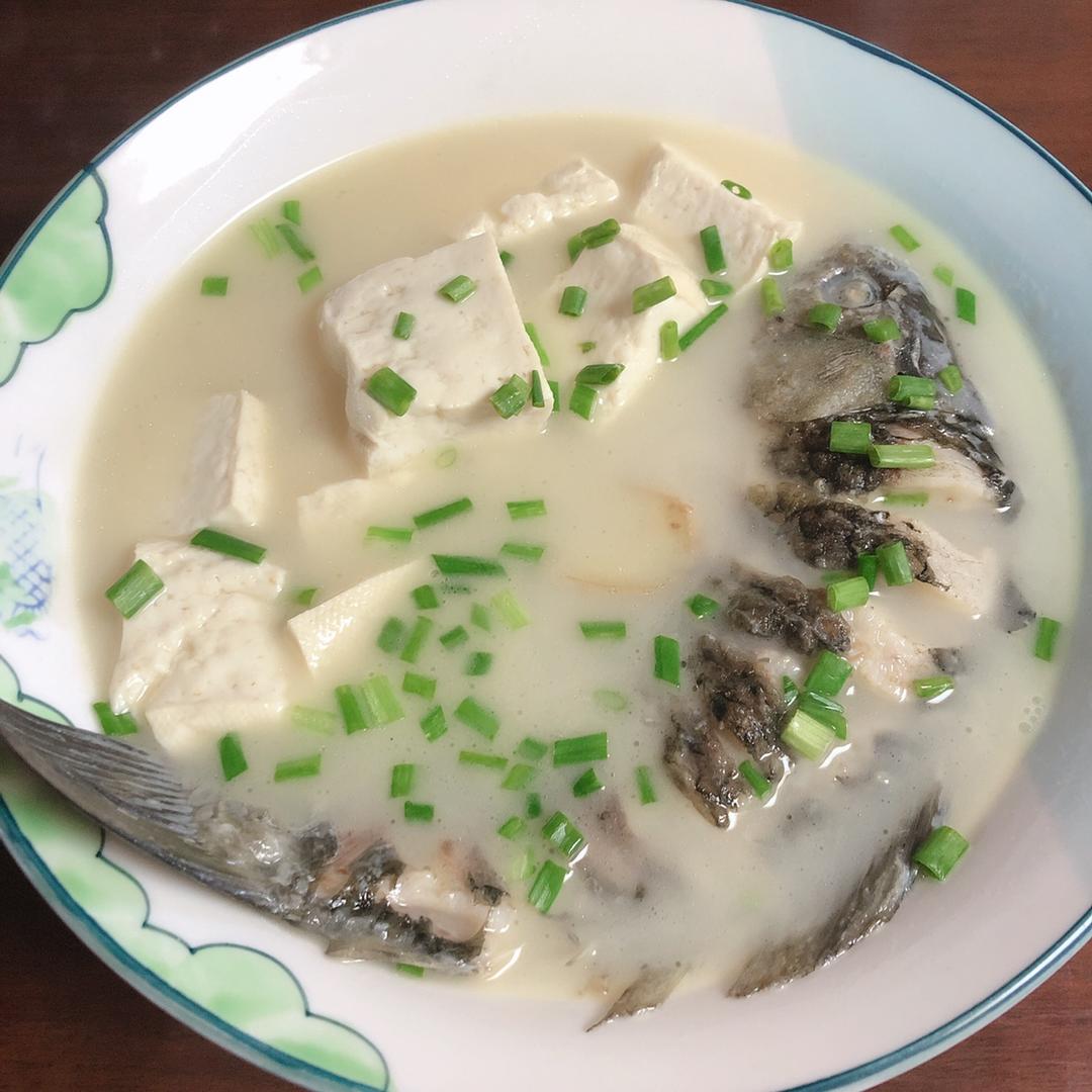 鲫鱼豆腐汤