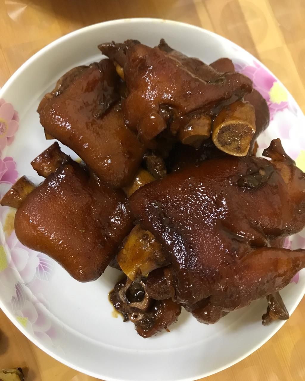 美味的家常菜：红烧猪蹄