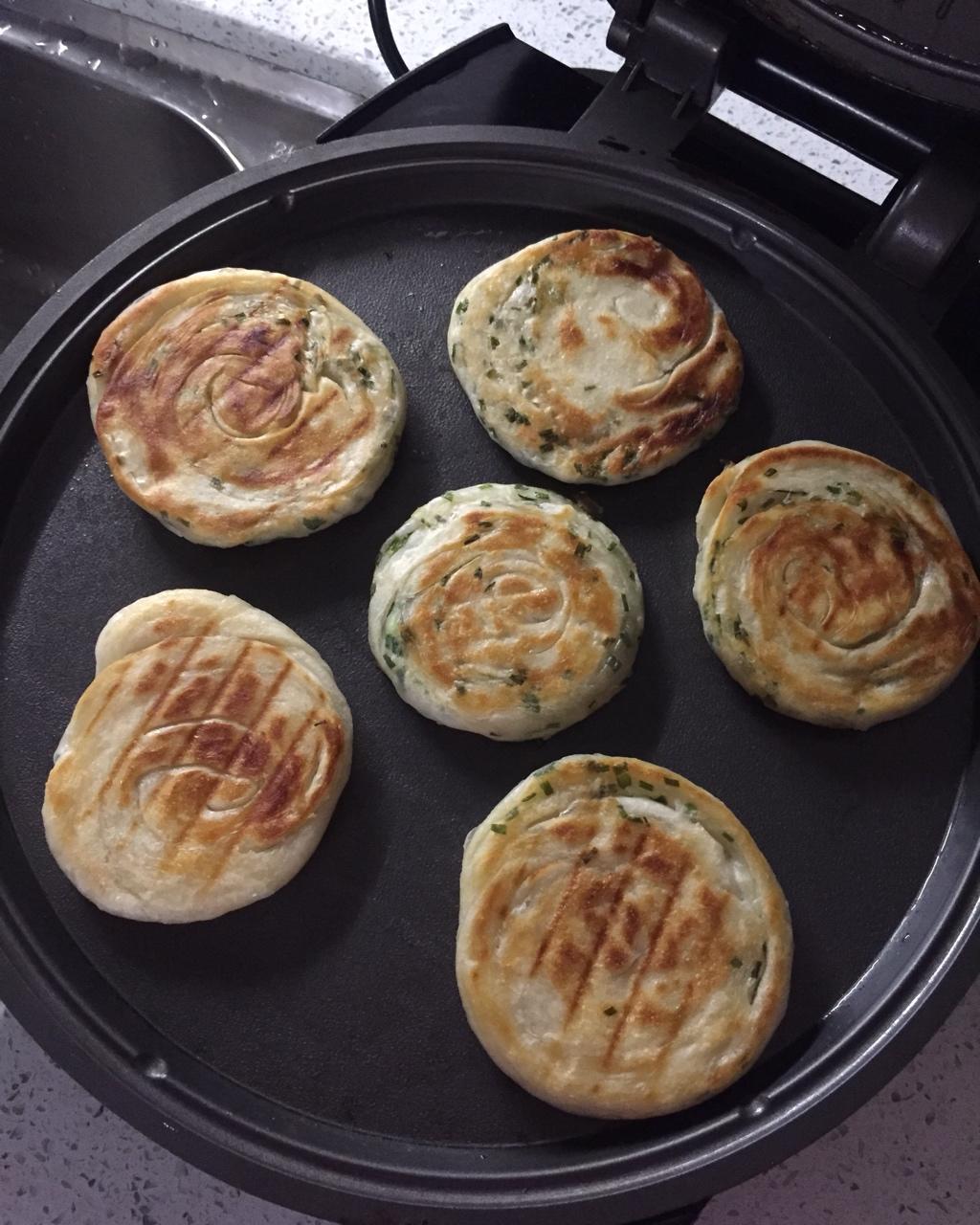 堂妈教你做飘香葱油饼