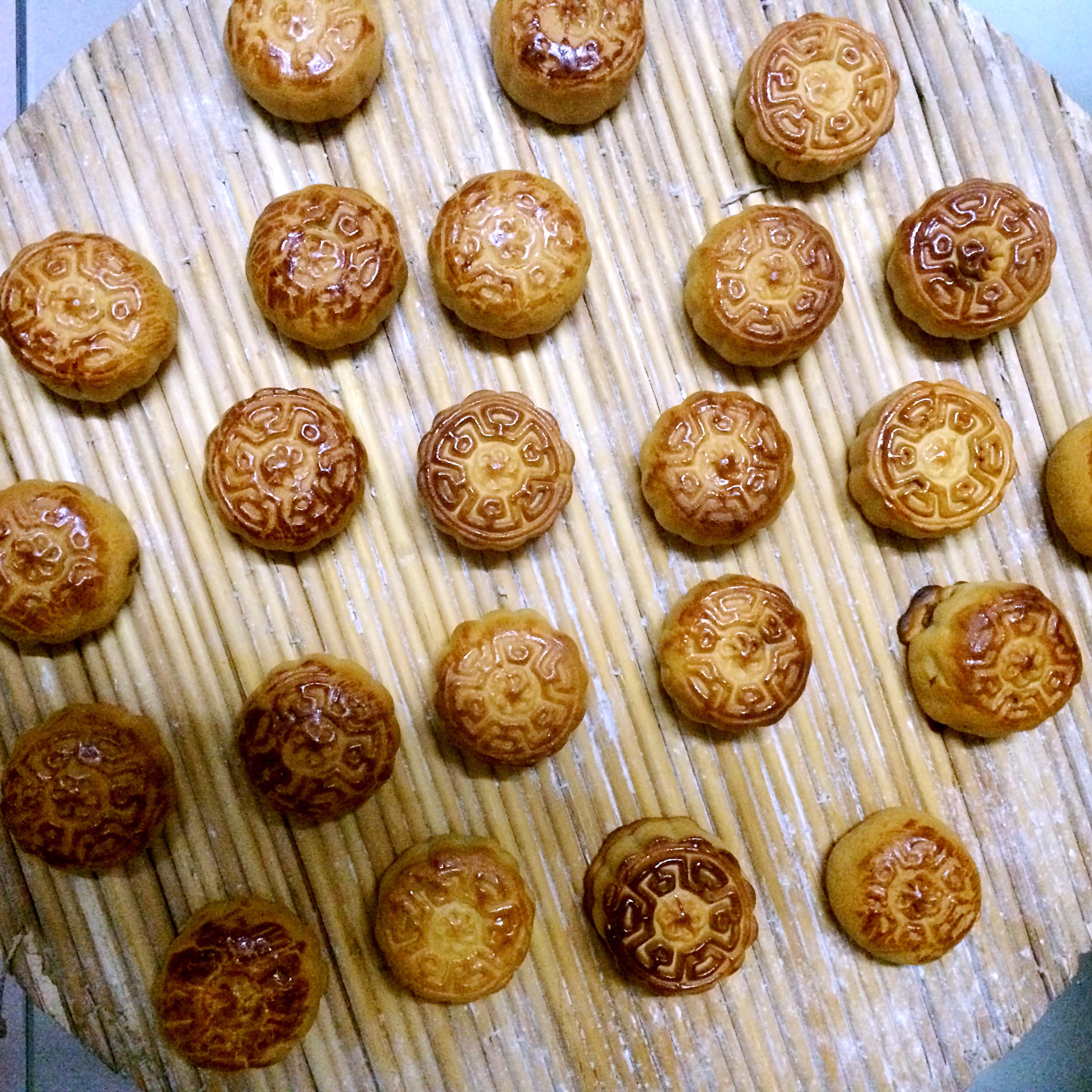 广式月饼—蛋黄莲蓉月饼