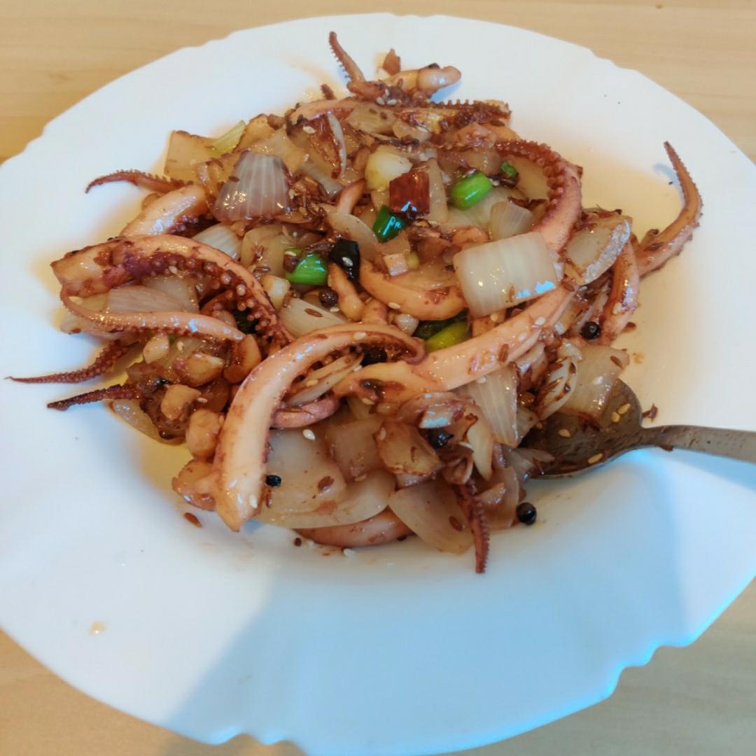 超下饭的孜然鱿鱼须，香辣爽嫩，比烧烤还好吃