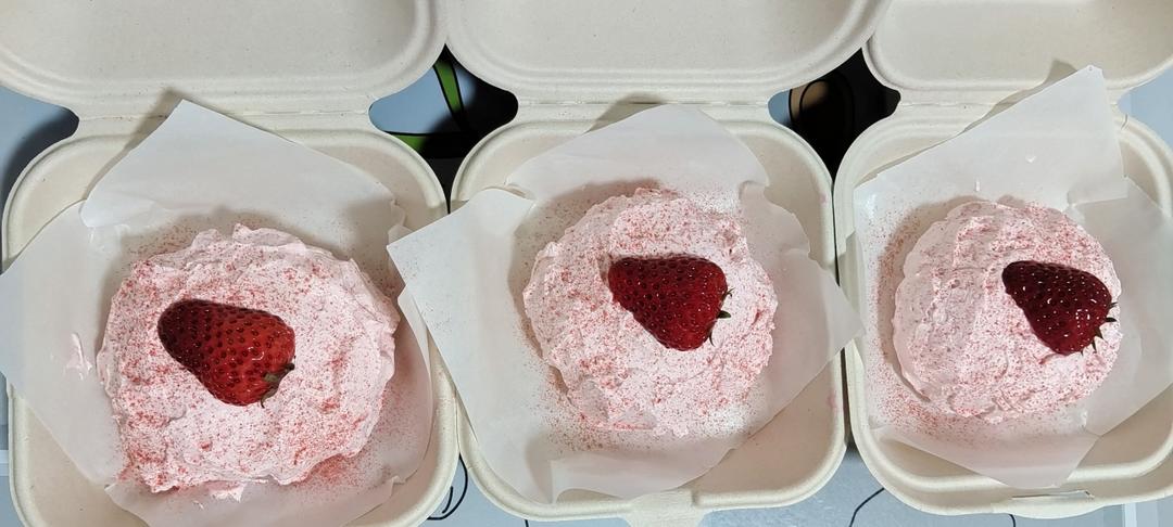 颜值味道都在线！奶乎乎的草莓流心奶贝🍓
