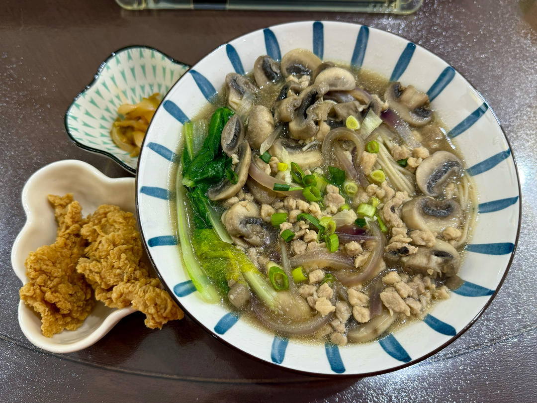 简单又好吃🍜一口鲜掉眉毛的口蘑鲜汤面❗❗