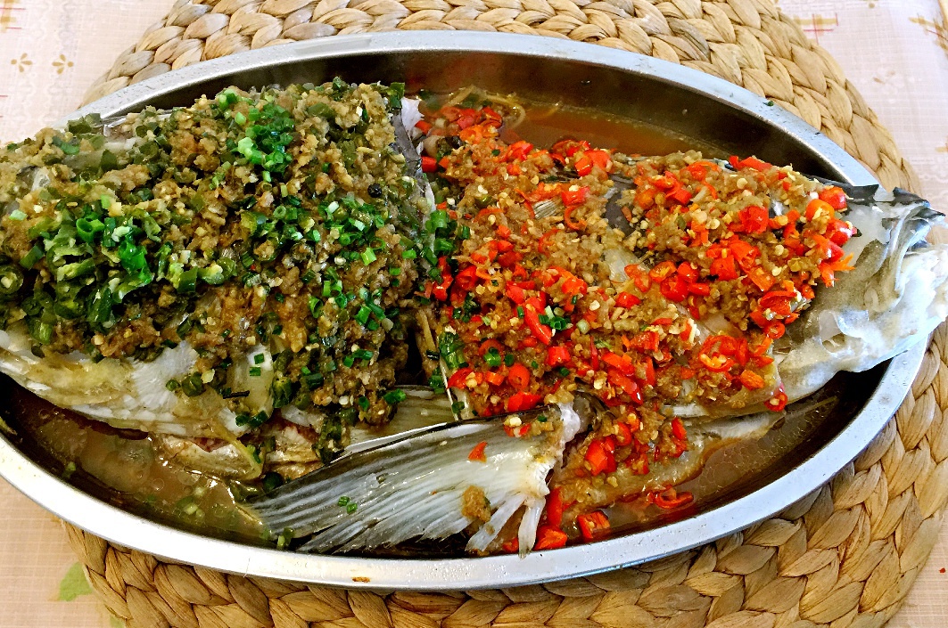 老丁的私房菜-剁椒鱼头的做法