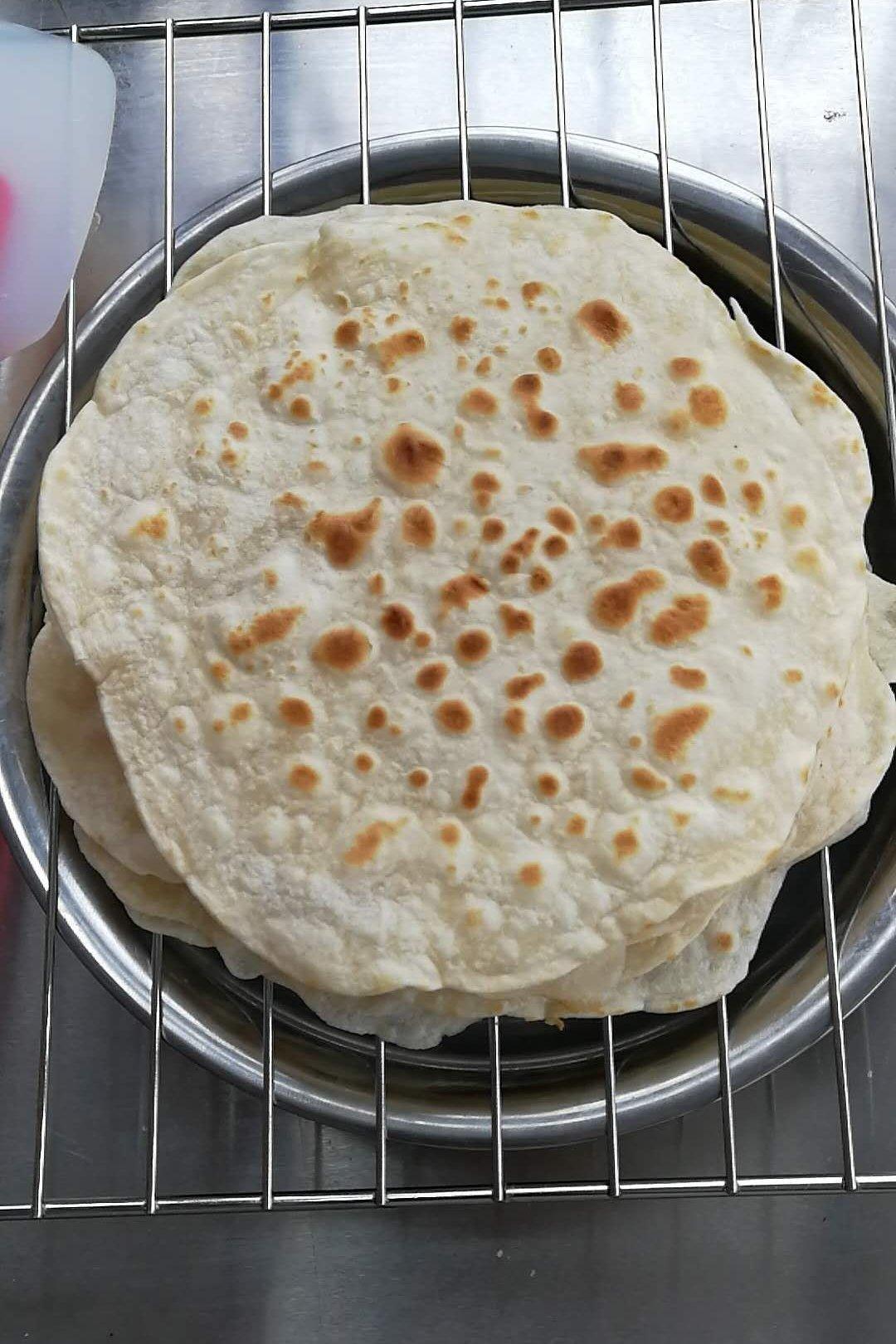 沛沛315做的烫面薄饼