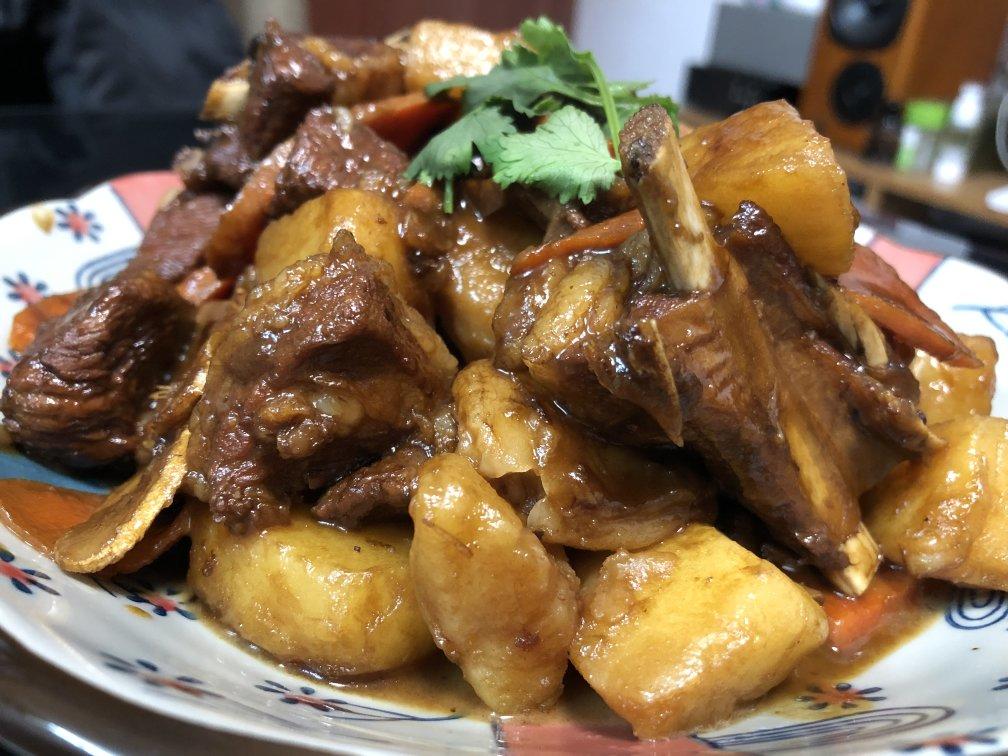 酥而不腻的红烧羊排