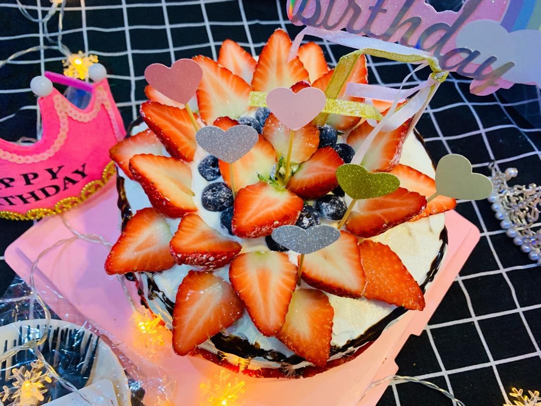 草莓戚风生日蛋糕