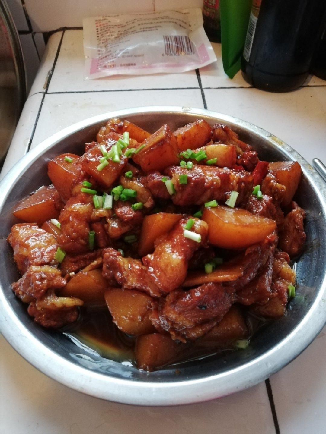 红烧肉炖土豆