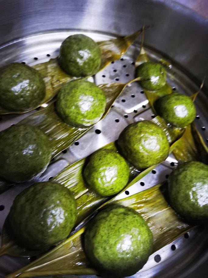 咸蛋黄肉松艾草团 青团