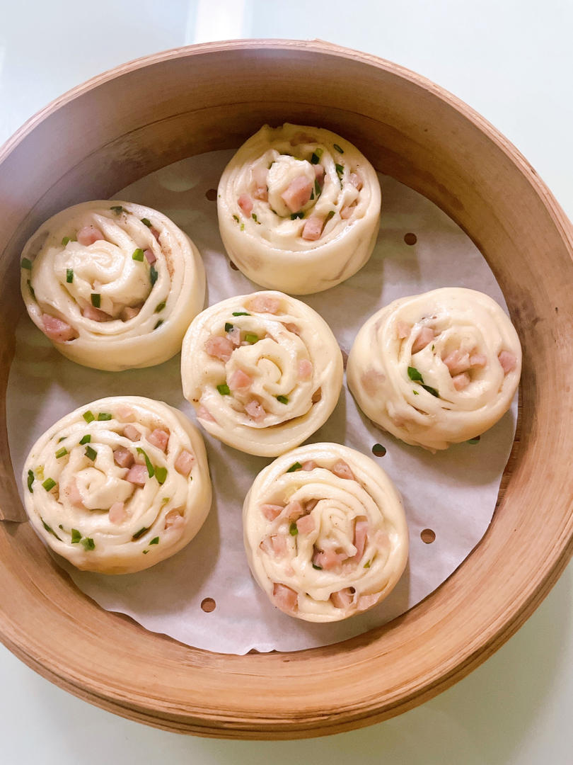 宝宝辅食#火腿肠葱香小花卷#