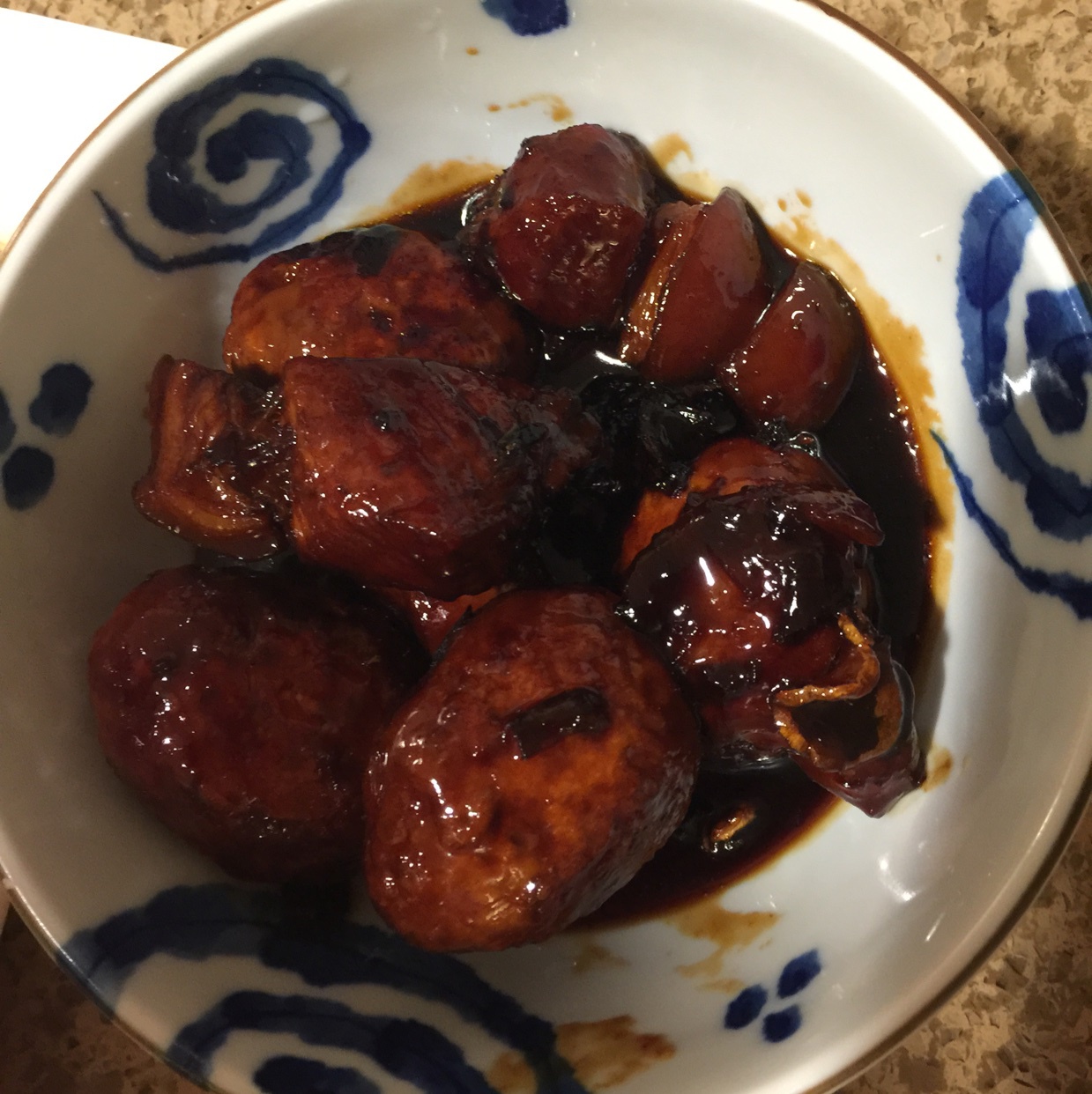 吃着碗里望着锅里的红烧肉