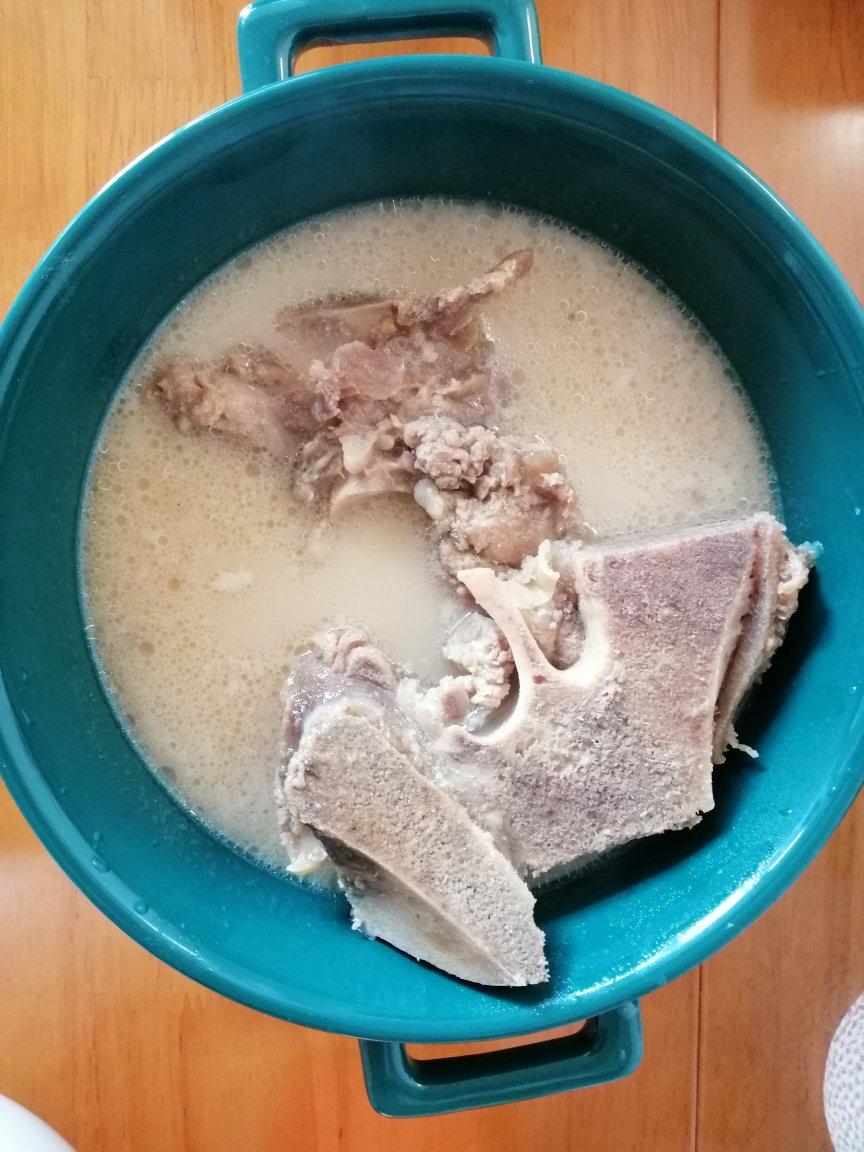 牛尾汤(不仅汤好喝，牛尾更有滋味)