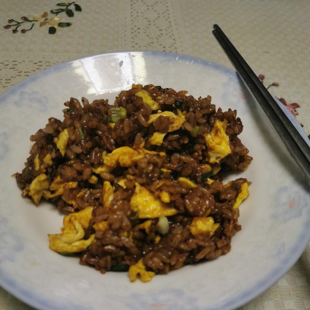 好吃到舔盘的酱油炒饭！