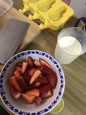 凉凉的草莓🍓果冻双皮奶口感果冻超简单的做法 步骤3